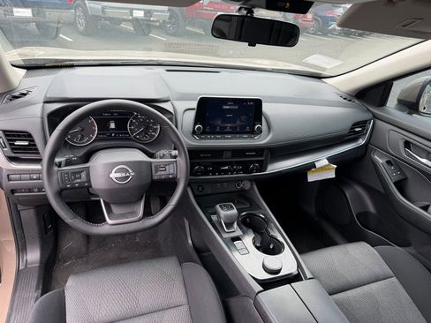 Used 2025 Nissan Rogue SV image 11