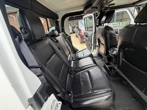 Used 2022 Jeep Gladiator Overland w/ Popular Equipment Package AWD/4WD image 20