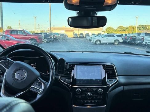 Used 2019 Jeep Grand Cherokee Altitude AWD/4WD image 7