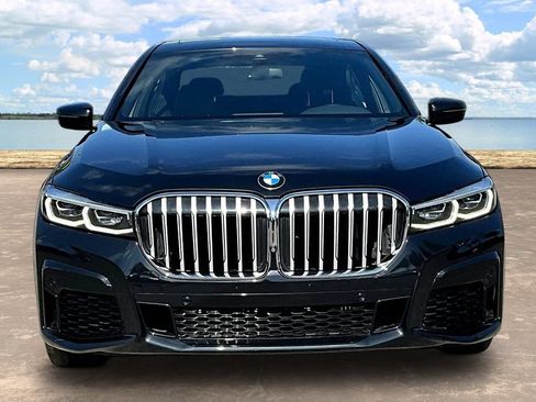 Used 2020 BMW 740i w/ M Sport Package RWD image 2