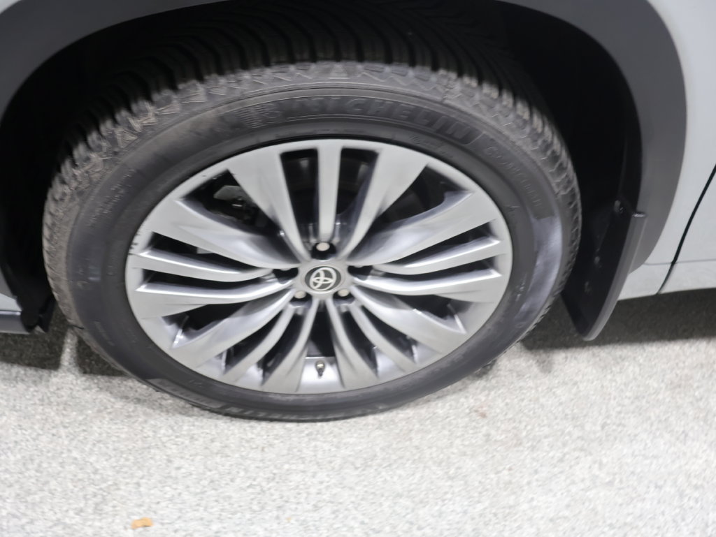 Used 2022 Toyota Highlander Platinum AWD/4WD image 9