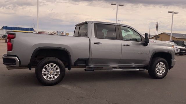 Used 2024 Chevrolet Silverado 2500 LT AWD/4WD image 2