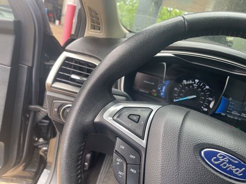 Used 2017 Ford Fusion SE w/ Equipment Group 601A image 23