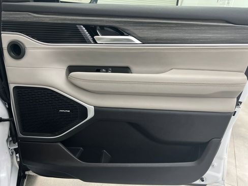 Used 2024 Jeep Wagoneer Series II w/ Flexible Seating Group image 27