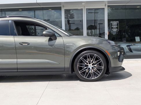 New 2025 Porsche Macan Electric image 11