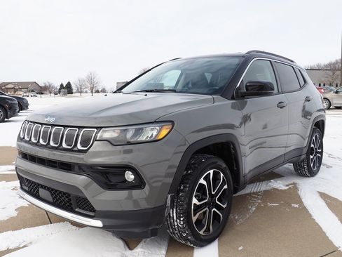 Used 2022 Jeep Compass Limited image 17