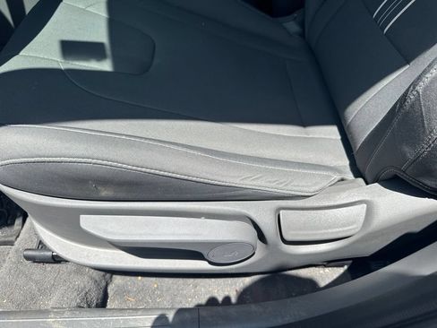 Used 2024 Hyundai Elantra SEL w/ Convenience Package FWD image 9