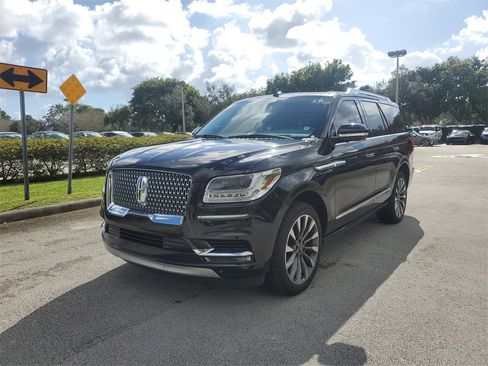 Used 2019 Lincoln Navigator Select image 2