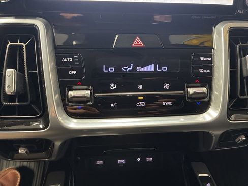 Used 2023 Kia Sorento SX image 21
