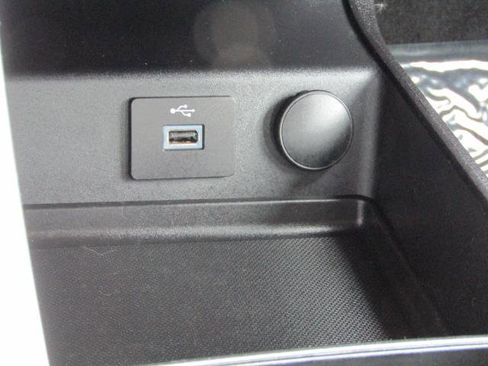 Certified 2017 Ford Fusion SE FWD image 25