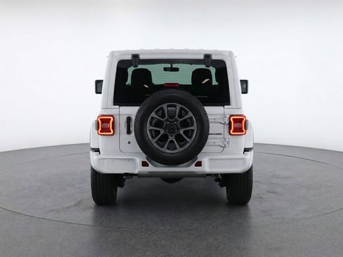 Used 2025 Jeep Wrangler Sahara image 7