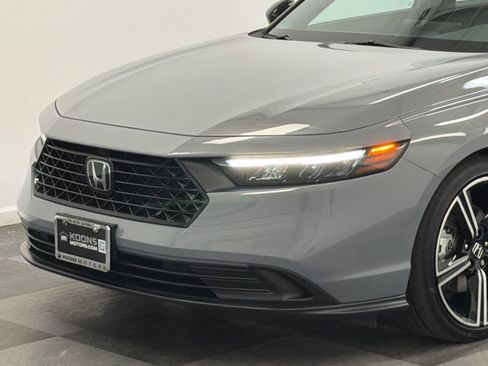 Used 2025 Honda Accord Sport image 2