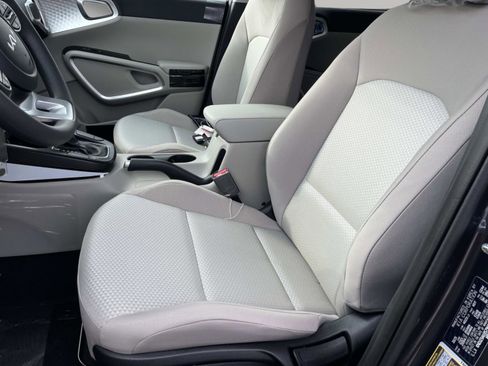 New 2025 Kia Soul LX w/ LX Technology Package FWD image 23