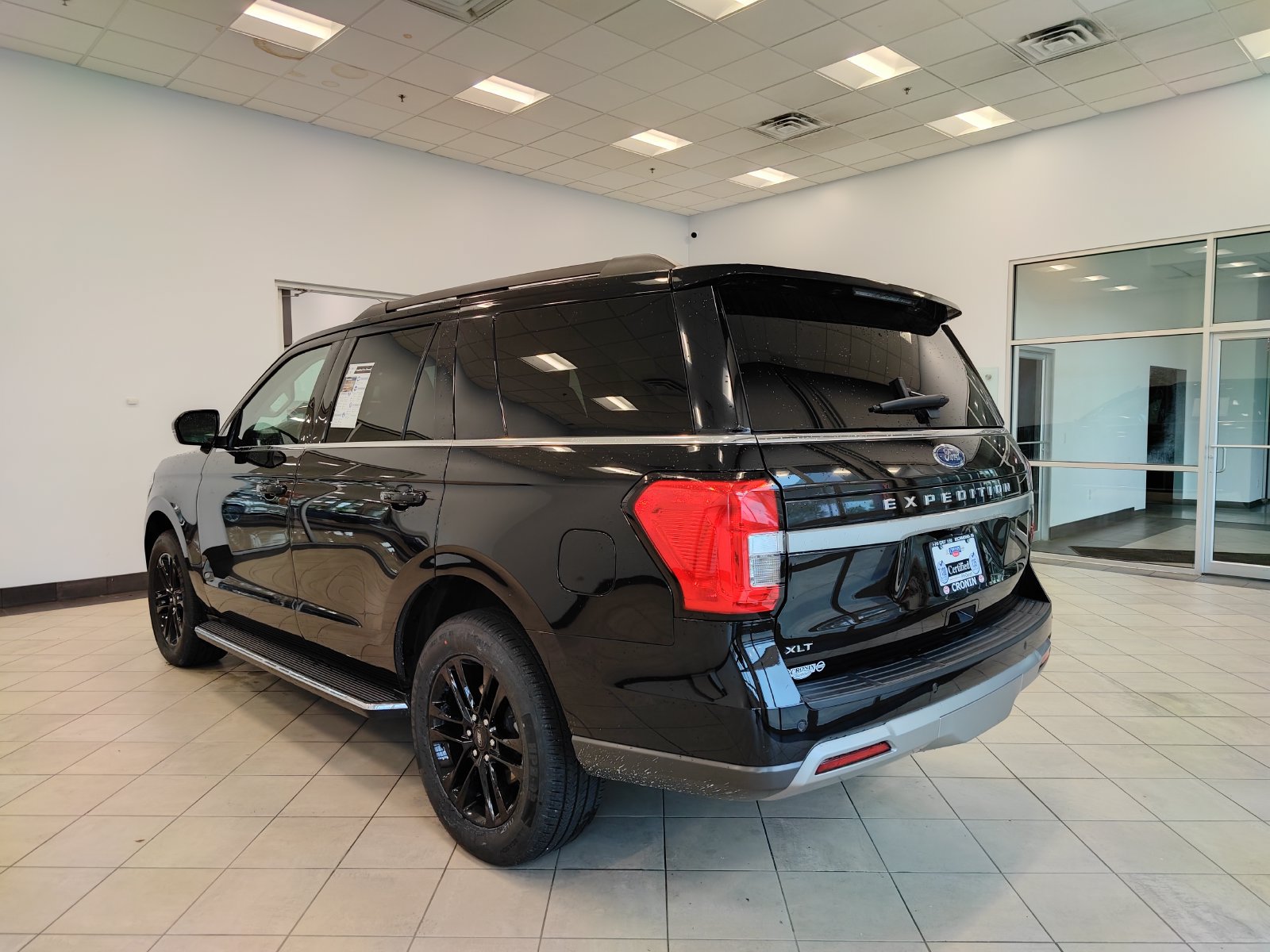 Used 2023 Ford Expedition XLT AWD/4WD image 5