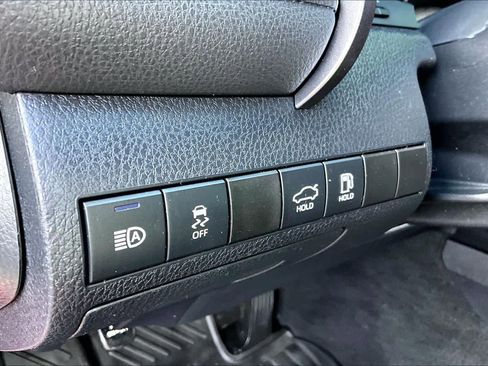 Used 2019 Toyota Camry SE FWD image 32