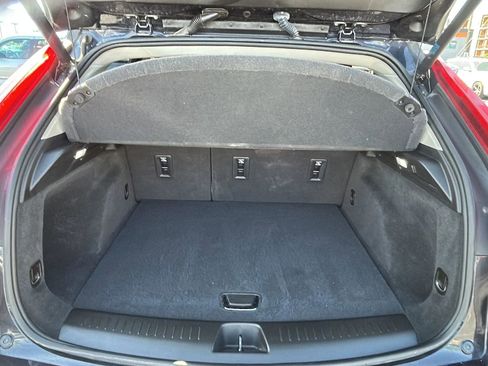 Used 2022 Cadillac XT4 Luxury w/ Cold Weather Package image 13