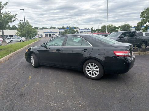 Used 2011 Toyota Camry XLE w/ XLE Extra-Value Pkg #2 FWD image 8