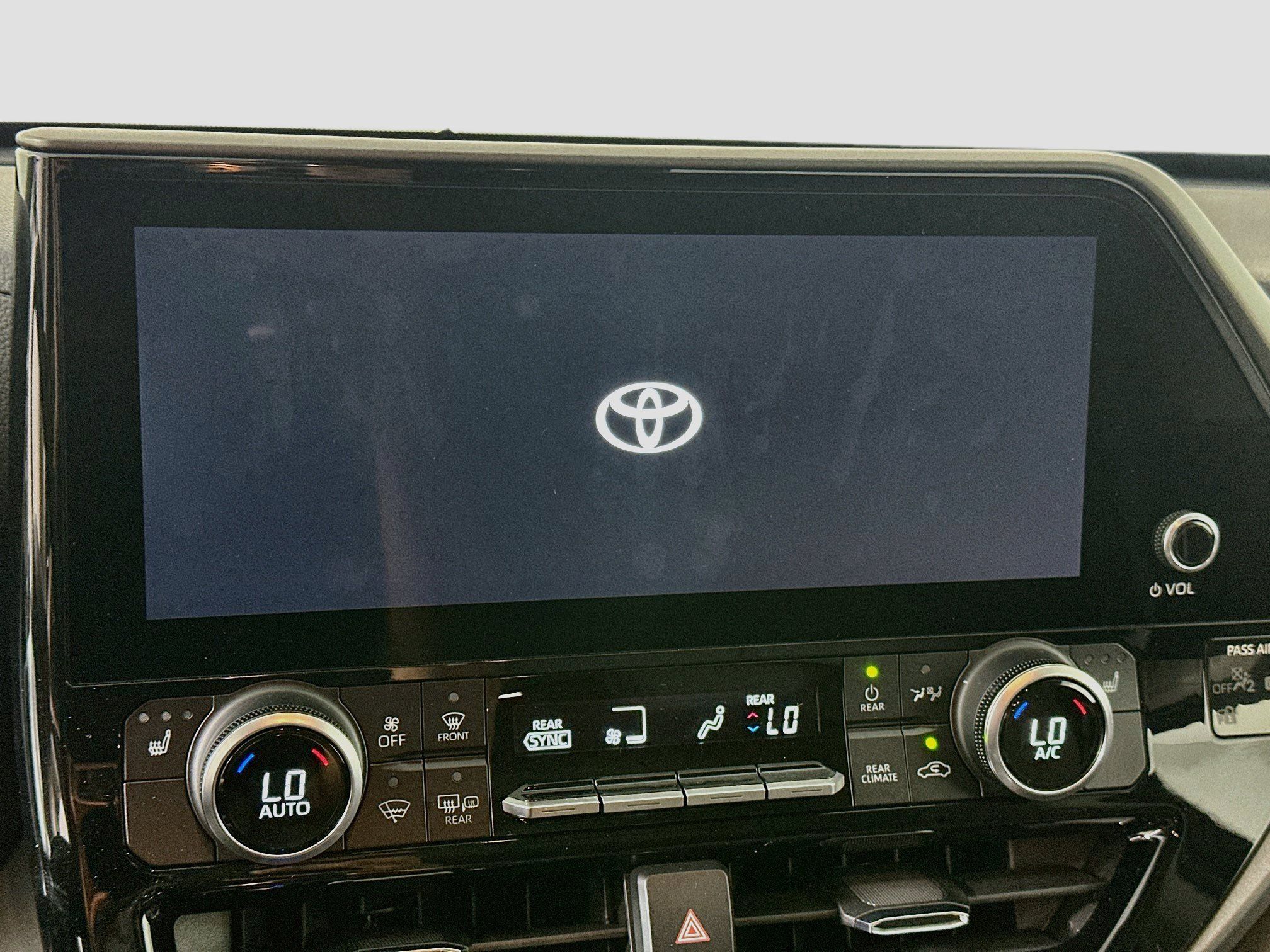 Used 2023 Toyota Highlander XLE FWD image 19