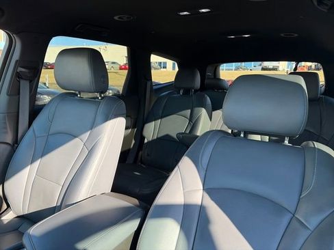 Used 2024 Buick Enclave Premium image 45
