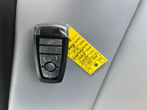 Used 2022 Ford Explorer XLT w/ Equipment Group 202A image 8