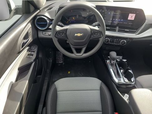 New 2026 Chevrolet Trax LT image 17