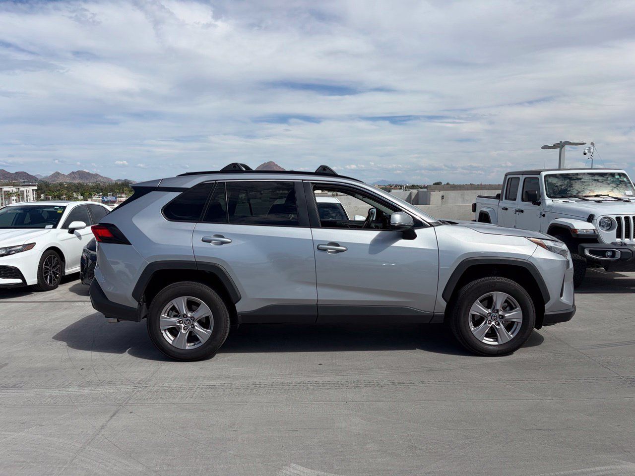 Used 2025 Toyota RAV4 XLE AWD/4WD image 3