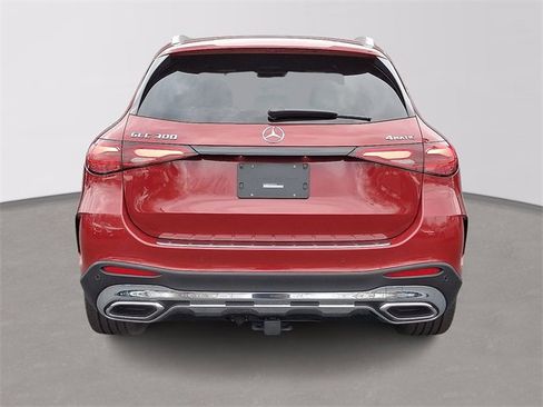 Used 2025 Mercedes-Benz GLC 300 4MATIC image 5