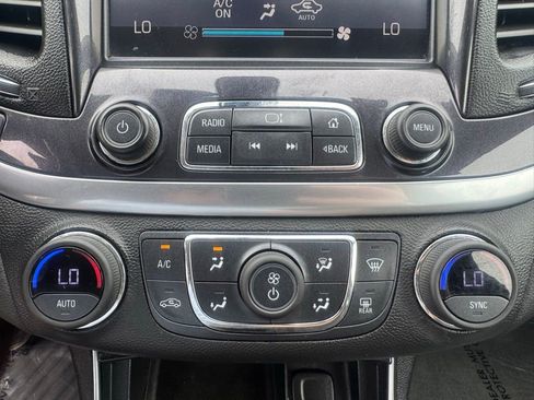 Used 2018 Chevrolet Impala LT FWD image 17