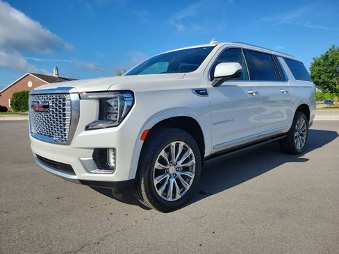 Used 2021 GMC Yukon XL Denali w/ Denali Ultimate Package AWD/4WD image 2