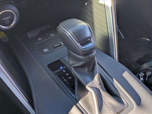 Used 2023 Toyota Venza XLE image 13