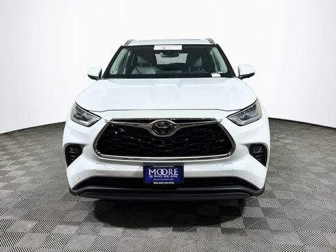 Certified 2023 Toyota Highlander Limited AWD/4WD image 2