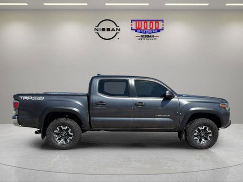 Used 2020 Toyota Tacoma TRD Off-Road image 2