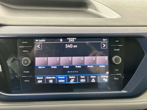 Used 2024 Volkswagen Taos SE image 11