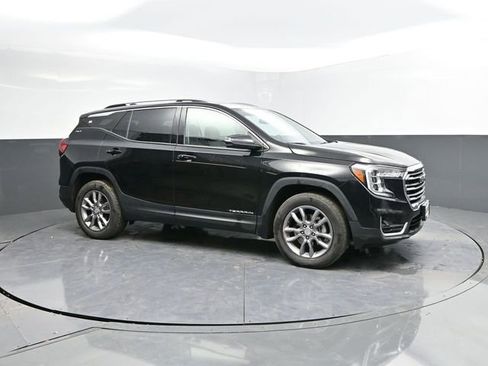 Used 2024 GMC Terrain SLT AWD/4WD image 3