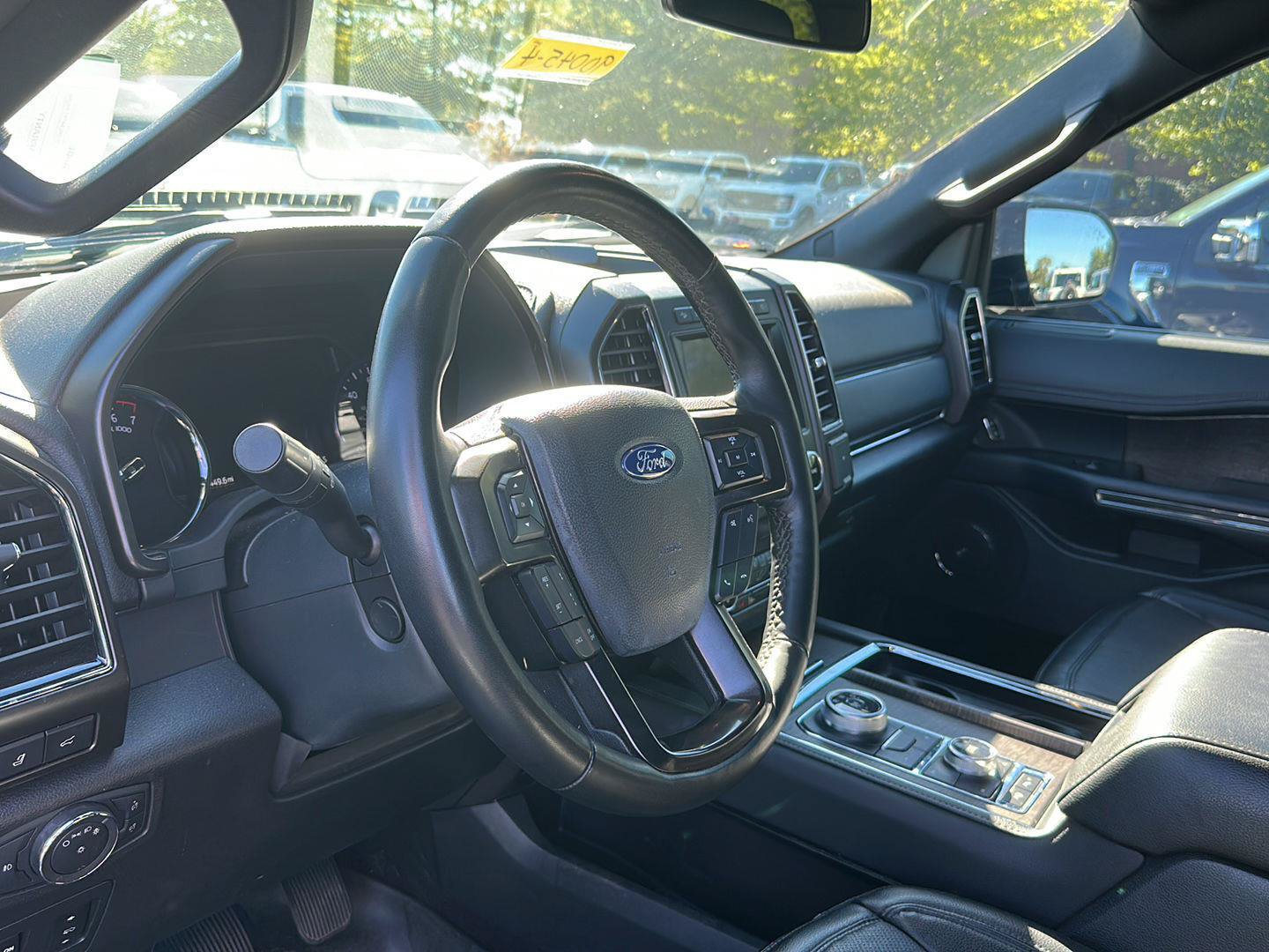 Used 2021 Ford Expedition Limited AWD/4WD image 2