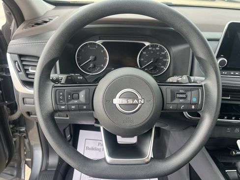 Used 2023 Nissan Rogue SV image 18