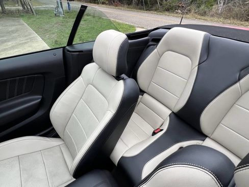 Used 2016 Ford Mustang Premium image 32