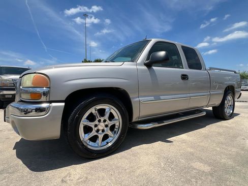 Used 2004 GMC Sierra 1500 SLE w/ Safe And Sound Package RWD image 32