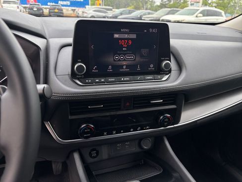 Used 2025 Nissan Rogue SV image 20