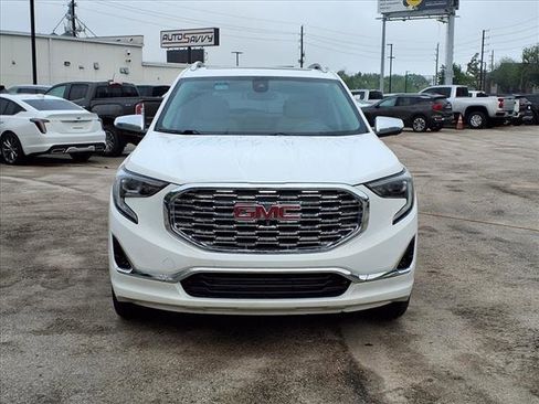 Used 2020 GMC Terrain Denali w/ Denali Premium Package image 2