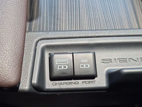 Used 2024 Toyota Sienna Platinum FWD image 29