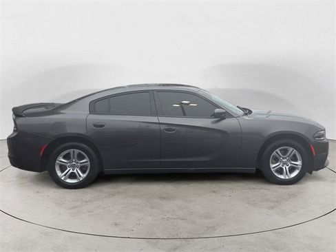Used 2022 Dodge Charger SXT w/ Driver Convenience Group image 6