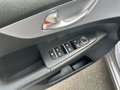 Used 2024 Kia Forte LXS w/ LXS Technology Package FWD image 9