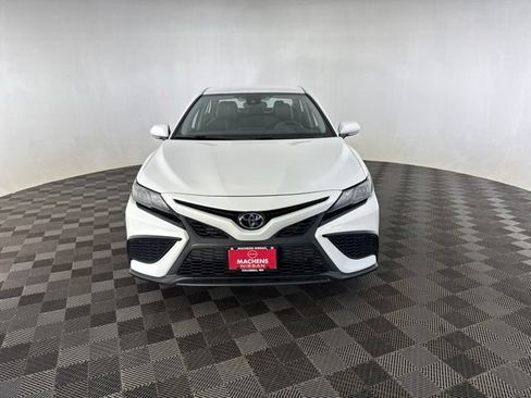 Used 2022 Toyota Camry SE FWD image 2