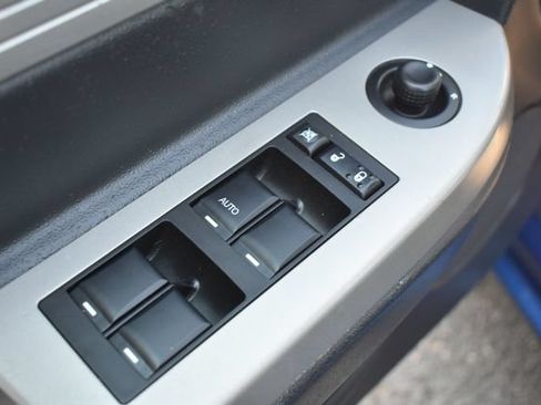 Used 2010 Chrysler Sebring Touring FWD image 17