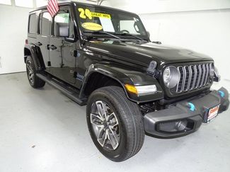 Used 2024 Jeep Wrangler Unlimited w/ Convenience Group AWD/4WD video 1