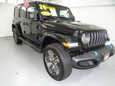 Used 2024 Jeep Wrangler Unlimited w/ Convenience Group AWD/4WD image 1