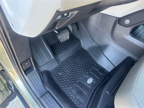 Used 2020 Land Rover Defender 110 SE image 20