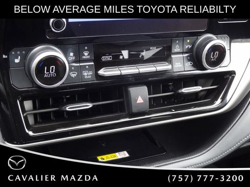 Used 2023 Toyota Highlander XLE AWD/4WD image 35
