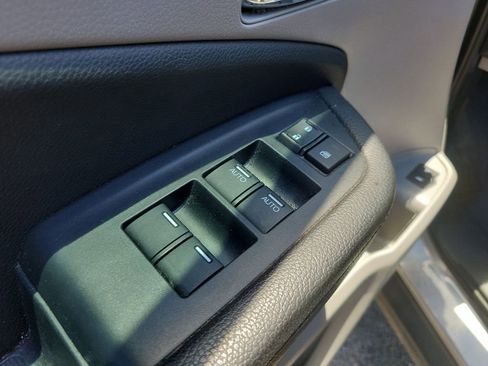 Used 2016 Honda Pilot Touring image 16